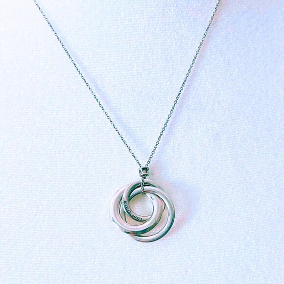 Tiffany & Co Triple Interlocking Circles 925 Sterling Silver Pendant Necklace 17 - Picture 1 of 10